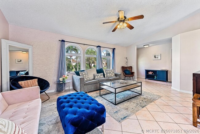 414 SW Lairo Ave