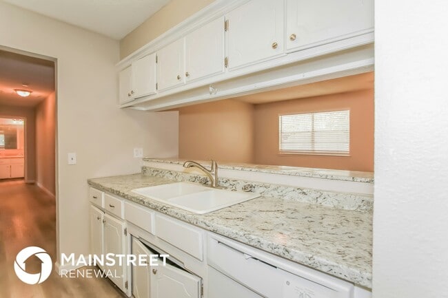 Photo - 916 Clear Creek