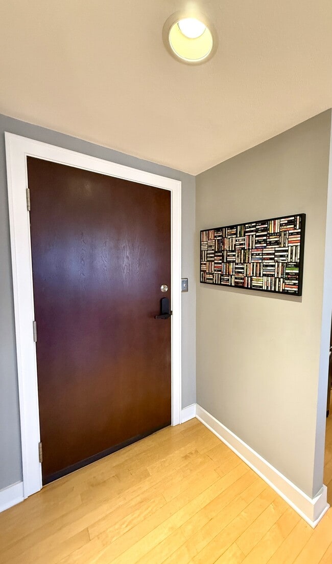 Photo - 803 W 48th St