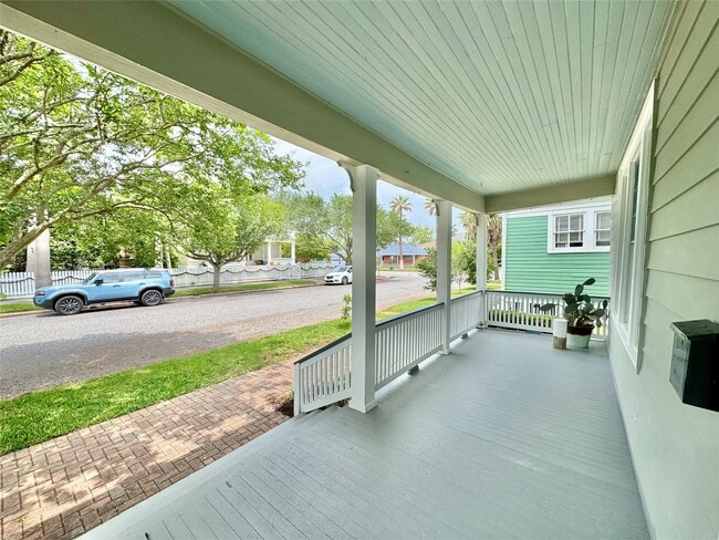 Photo - 1307 Avenue H
