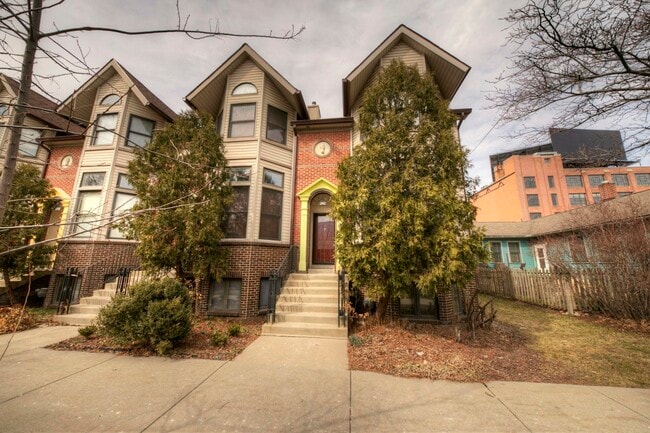 Building Photo - 1242 Labrosse St