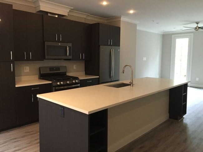 Photo - 918 N Buchanan St