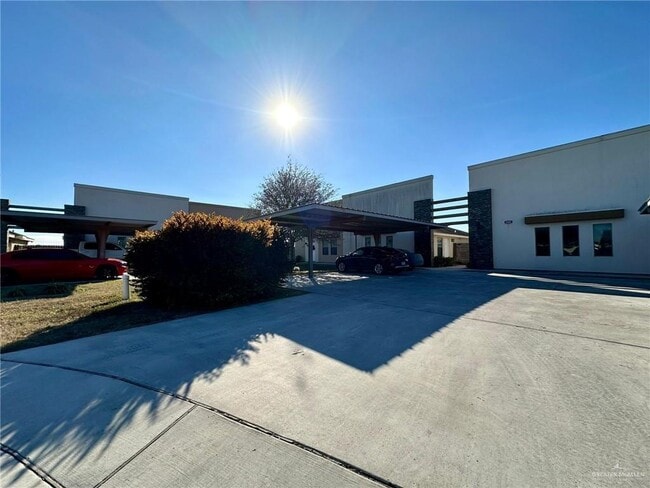 Building Photo - 15 Wolverine St Unit 3