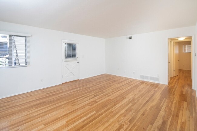 Photo - Talmadge Pacific Apartments