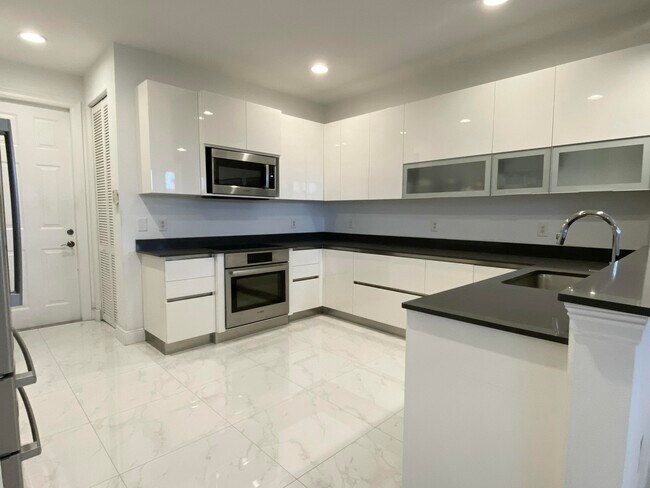 Building Photo - 850 Millbrae Ct Unit 2 Rental