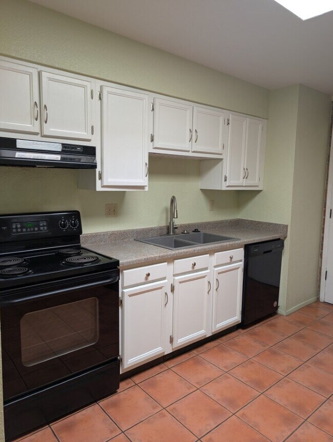 Photo - 2 Bedroom 1 bath with exposed brick Available August 1st 2026