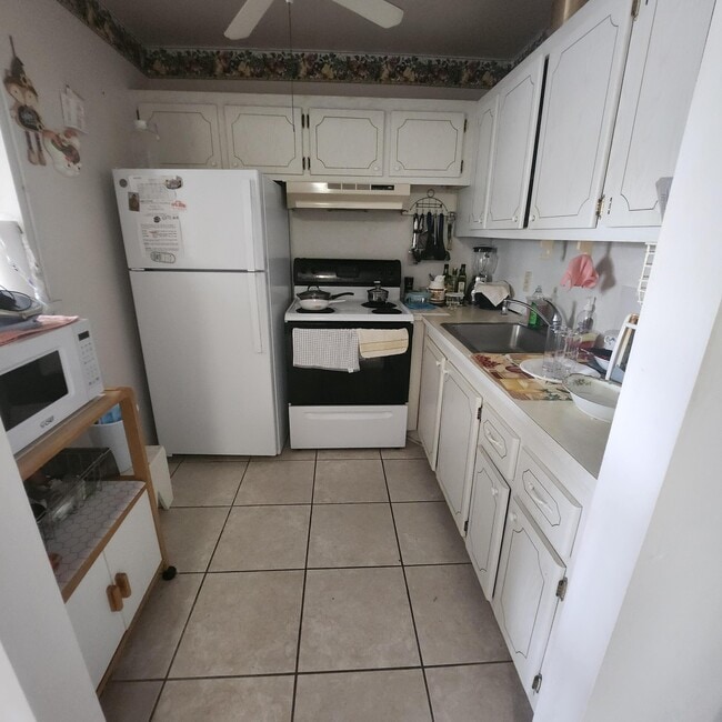 Photo - 18 Oakridge B Unit 18