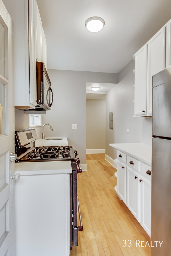 Available June 1st / Pleasant Court / 2 Be Apartment Unit 3C Oak Available June 1st / Pleasant Court / 2 Be Apartment Unit 3C Oak