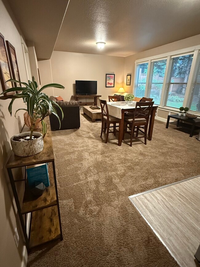 Photo - 2320 Crestview Dr