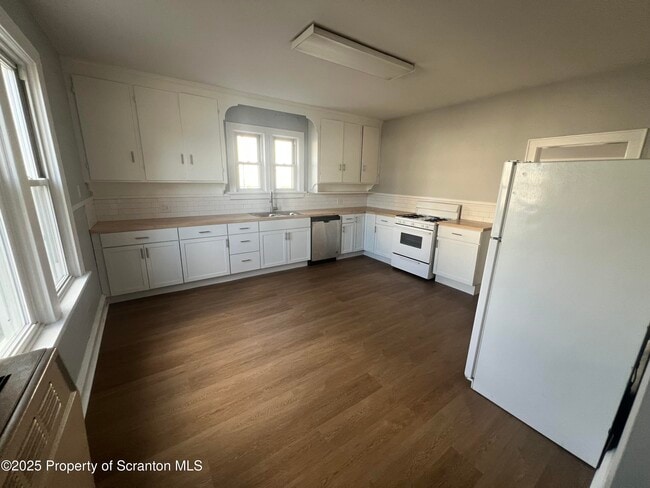 Photo - 527 E Drinker St