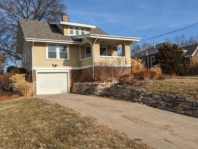 Garaje profundo para 2 autos, entrada de concreto para 2 autos - 3607 Franklin Ave Unidad 3607 Franklin Ave