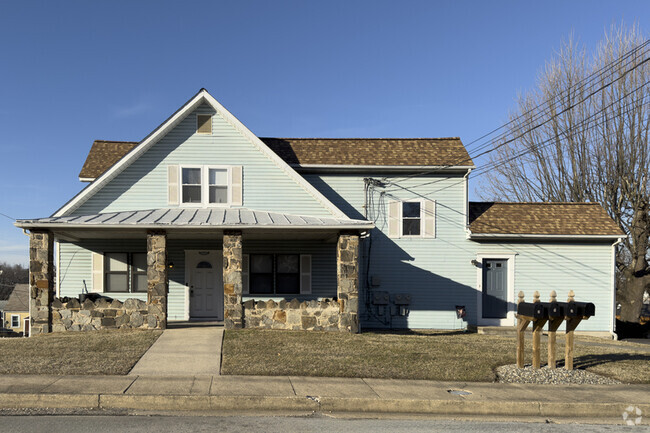 Building Photo - 3114 Hilltop Ave Rental