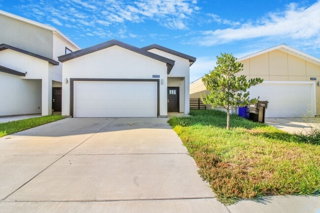 Building Photo - 2705 Kerria Ave