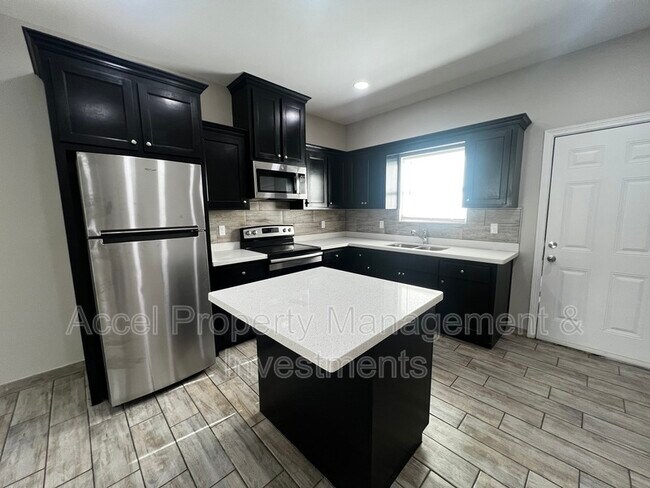 Photo - 1327 W Garfield Ave Unit 3