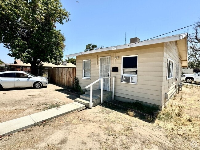 Building Photo - Step into your new residence, a charming h... Rental