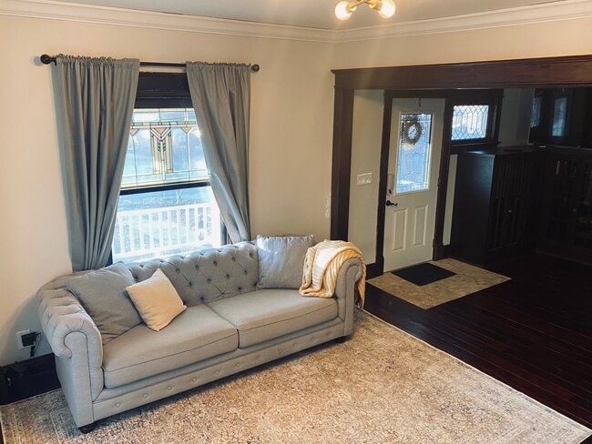 Photo - 3317 Charlotte St