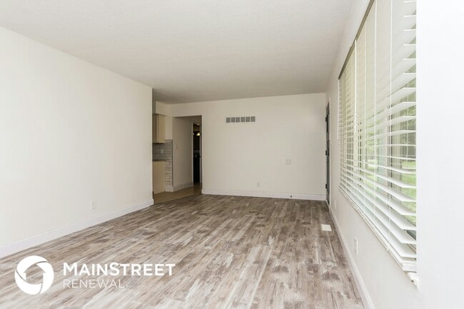 Photo - 1353 Meadow Dr