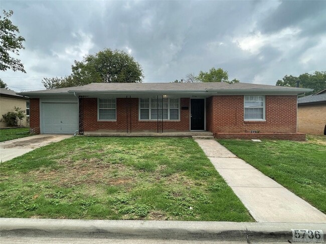 Building Photo - 3 BR/2.5BA | Renovated Single Family Home | 1-Car Garage Parking | Fenced backyard