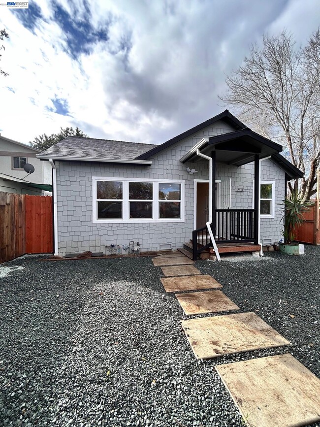 Photo - 213 E Ruby St