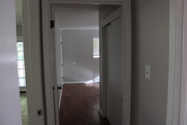 Photo - 121 Mary Ln