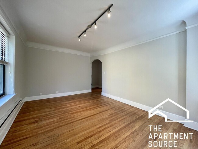Photo - 2331 N Rockwell St Unit 2