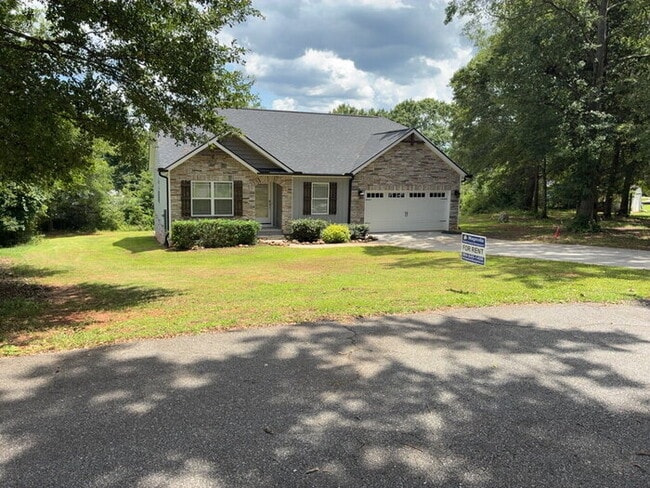 Photo - "Charming 4-Bedroom Retreat in Anderson with Spacious 1760 Sq Ft Layout - Your Perfect Home Awaits!"