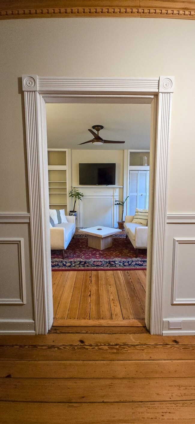 Photo - 209 W Clay St