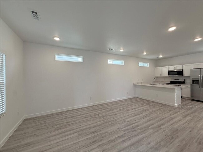 Photo - 851 Reading RR Ln