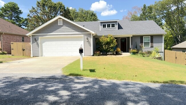 Building Photo - 18 Primrose Ln