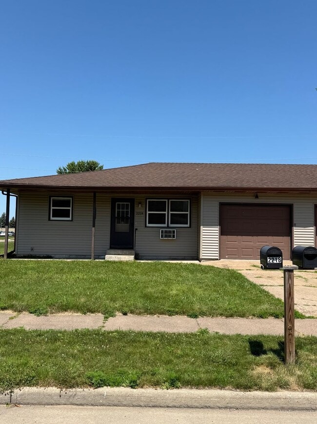 Building Photo - 2218-2220 Peters Dr Unit 2218 Rental