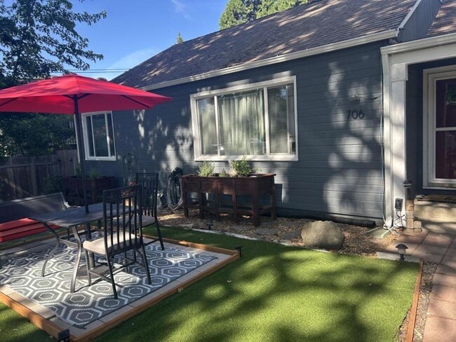 706 Normal Ave