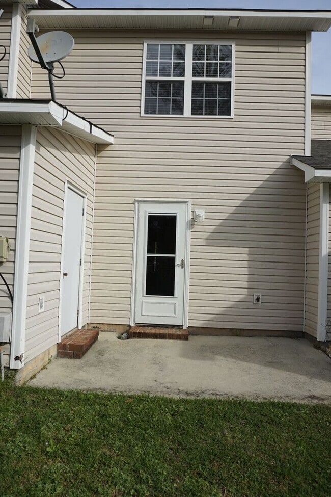Photo - 2 Bedroom 2.5 Bathroom Townhome located in Marsh Oaks