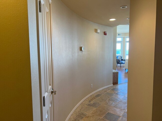 Photo - 2 Bed / 2 Bath Bay-View Condo for Rent in ...