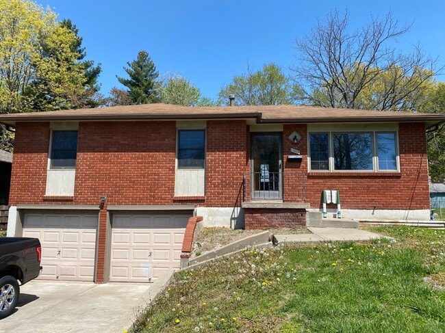 Building Photo - Cute 3 Bedroom with basement