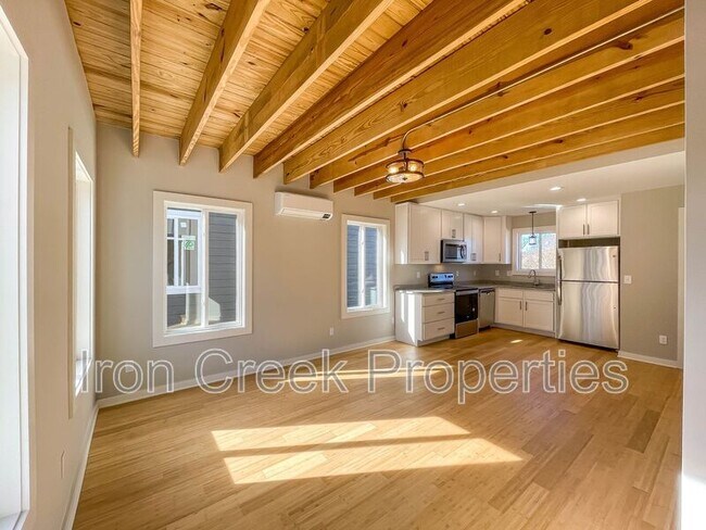 53 W Cascade St