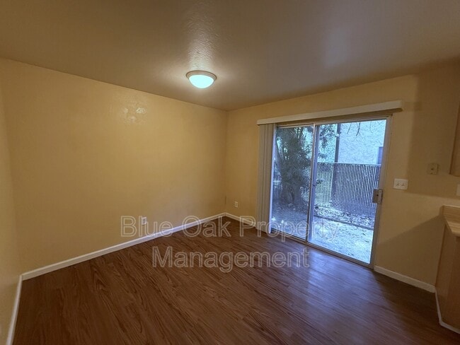 Photo - 403 Maple St