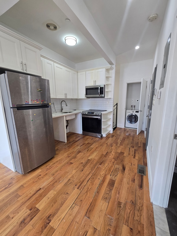 Photo - 195 Herzl St