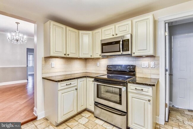 Photo - 214 E Monroe Ave