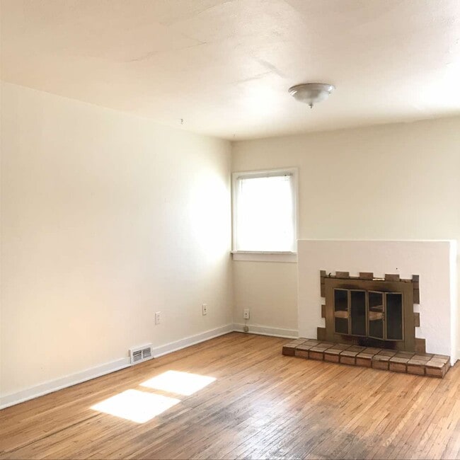 Photo - 1536 Peterson St