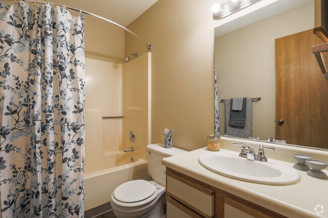 2BR, 2BA - 960SF