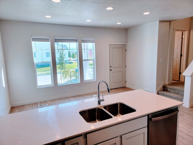 Photo - Fantastic Gorgeous Townhome!