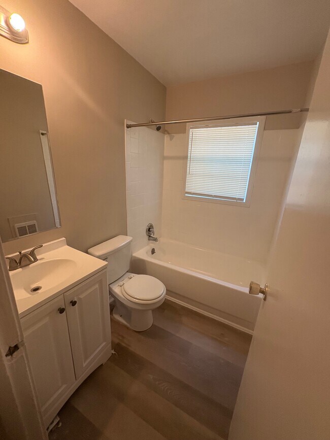 Photo - Enota Garden Apartments