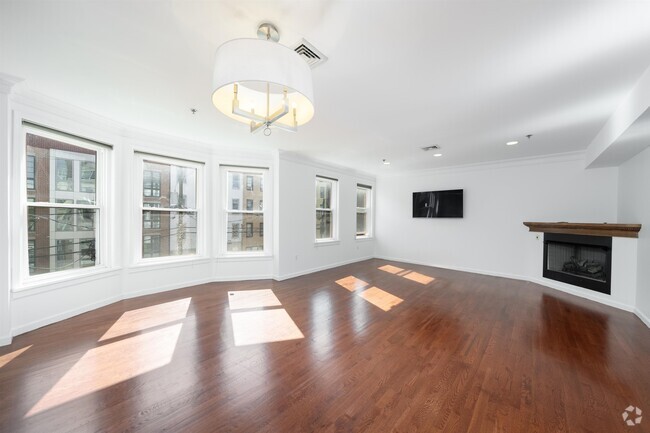 Building Photo - 726 Adams St Unit 2 Rental