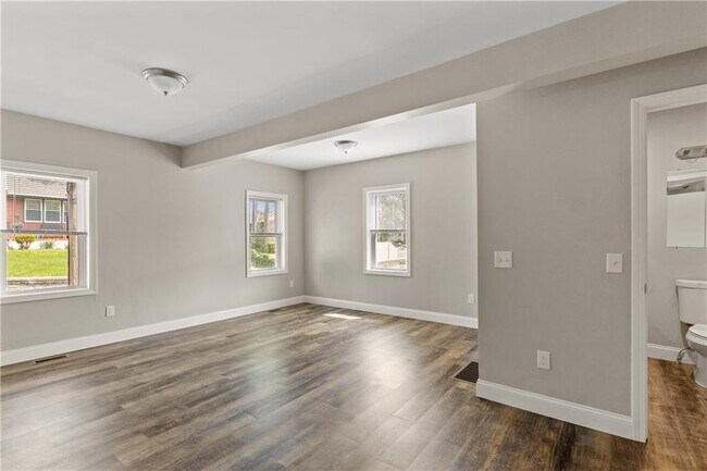 Photo - 15 Brayton St