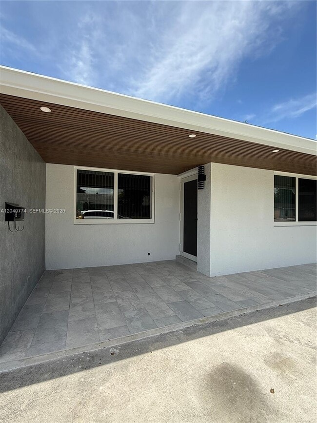 Building Photo - 6510 SW 49th St Unit 2
