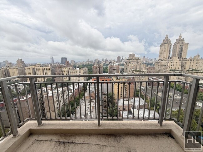 Building Photo - Renovated 2 bed 1 bath with washer and dryer - WEST 93 STREET Unit 22D