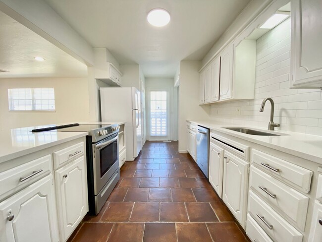 Photo - Large 3 Bed 2 Bath off NW 63rd & N. Villa in OKC