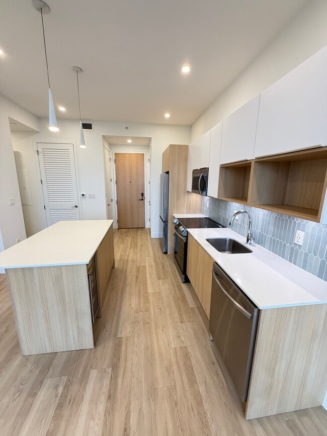 KITCHEN - 136 NE 43rd St Unit A34