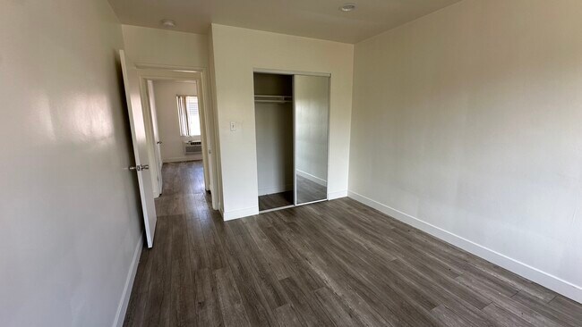 Photo - 13233 Oxnard St Unidad 4