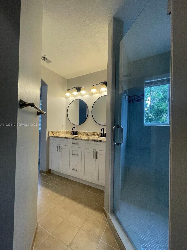 Photo - 6132 Southard St